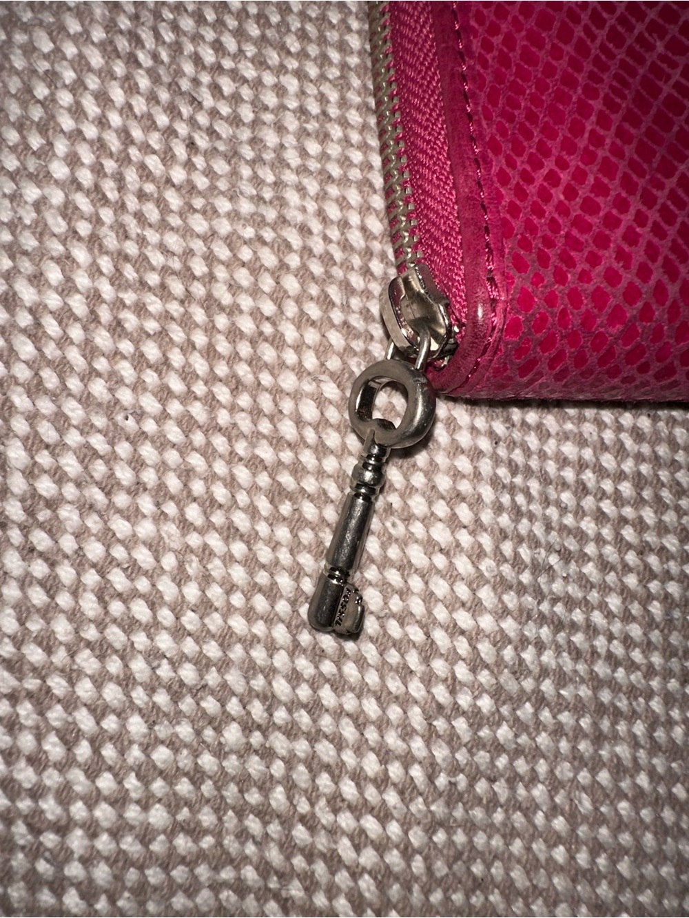 FOSSIL Snakeskin Embossed Pink Leather Zip Around Clutch Wallet - Picture 2 of 11
